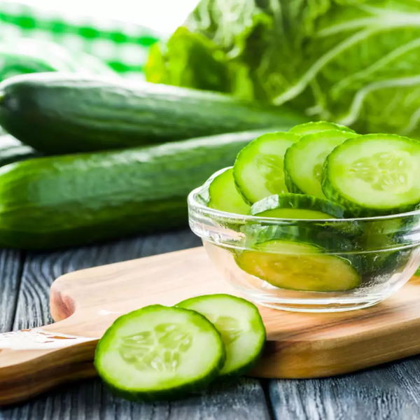 Fresh hydroponic cucumbers from Dava Farm in a 3 kg carton, showing vibrant green vegetables with smooth, firm skin.