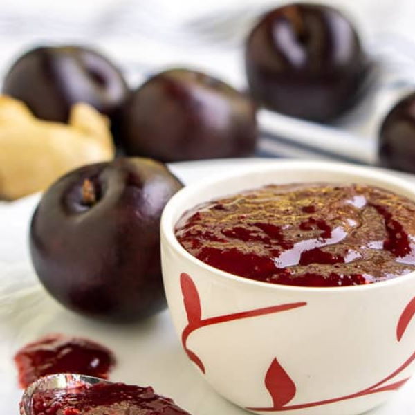 Red plums from Sharbatly in a 5 kg carton, fresh and ripe with vibrant red skin, ready for eating or cooking.